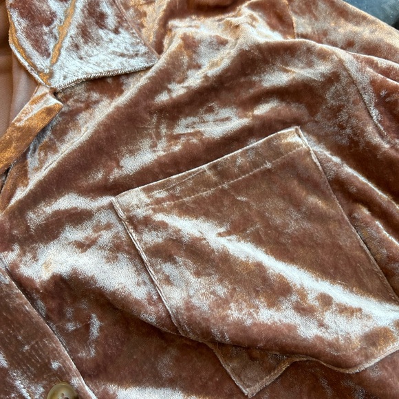 Mystree crushed velvet velour shimmery pink button down tunic top. Whimsigoth - Picture 16 of 16